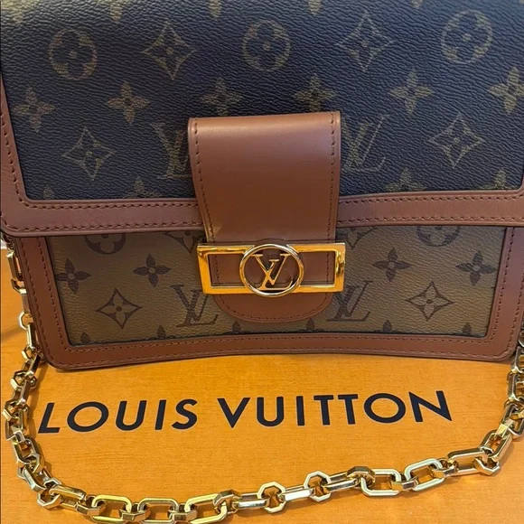 Louis Vuitton Monogram Crossbody Bag with Gold Chain - Picture 2 of 11
